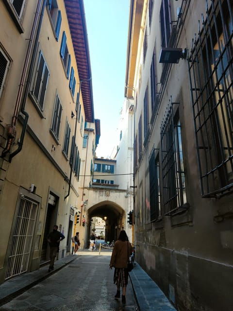 Authentic Florence: Storytelling & Crafts - Meeting Point and Terminus