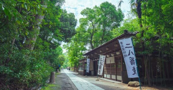 Authentic Japan at Jindaiji: Nature & History Walk - Local Cuisine and Dining