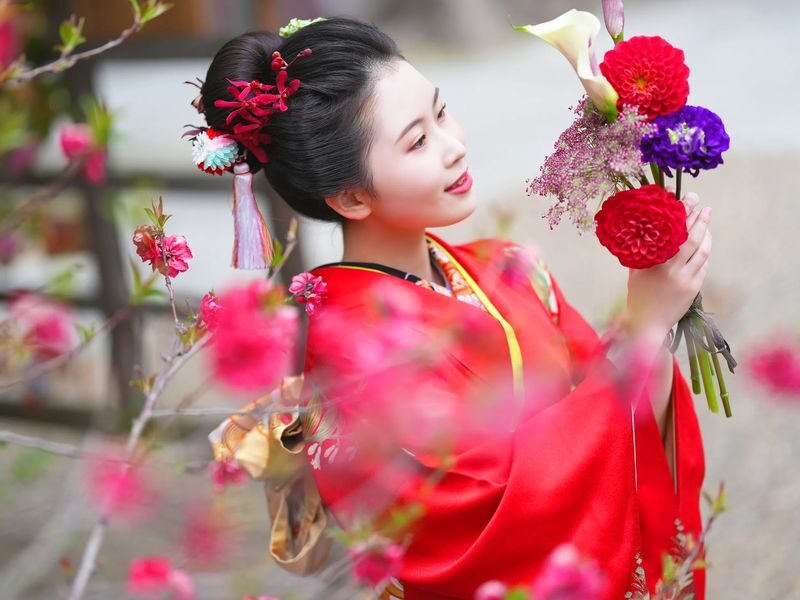 Authentic Japanese Kimono Rental and Photography Experience (Osaka Castle, Namba Shrine, Street Snap Walk) - Who should book this experience?