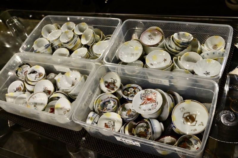 Authentic Kintsugi Workshop: Art of Golden Joinery in Shibuya - Edo Komon or Yobitsugi?