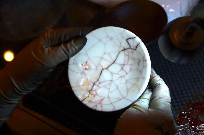Authentic Pure Gold Kintsugi Workshop With Master Taku in Tokyo - Expectations and Accessibility