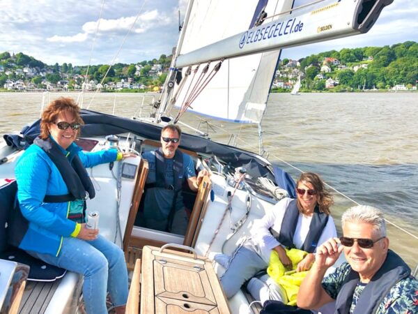Authentic Sailingtrip Towards Blankenese, Hamburg/Elbe - Scenic Sights Along the Route
