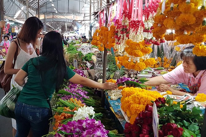 Authentic Thai Cooking Class and Local Market Tour - Learn Authentic Thai Cooking Techniques