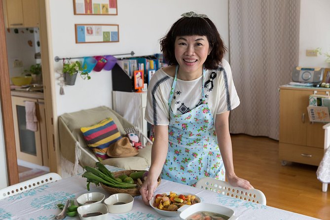 Authentic Thai Cuisine in a Local Thai Home in the Heart of Bangkok - Meet Your Host and Start the Experience