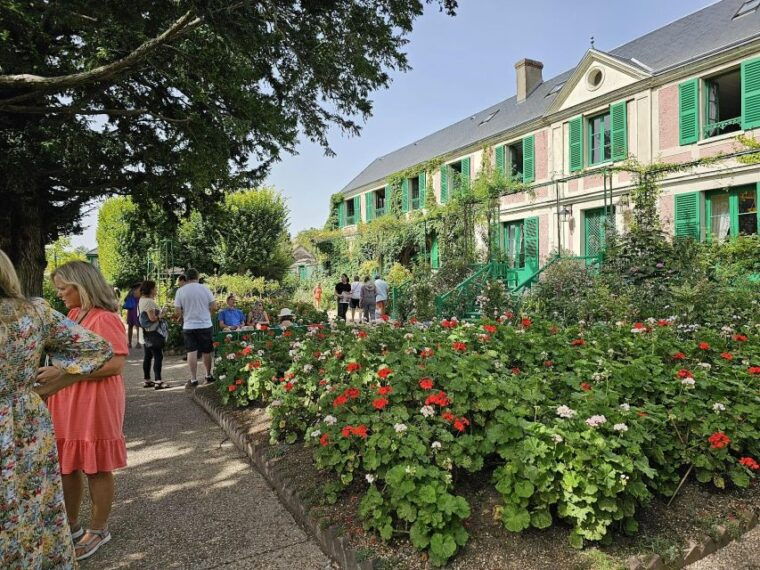 Auvers-Sur-Oise & Giverny Excursion From Paris - Monets Water Garden