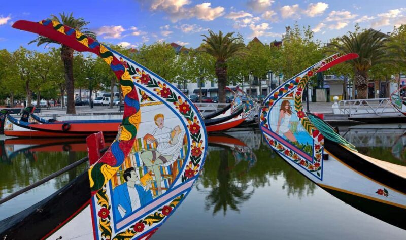 Aveiro: Gondola Ride and Costa Nova Beach All Included. - Dining and Evening Stroll
