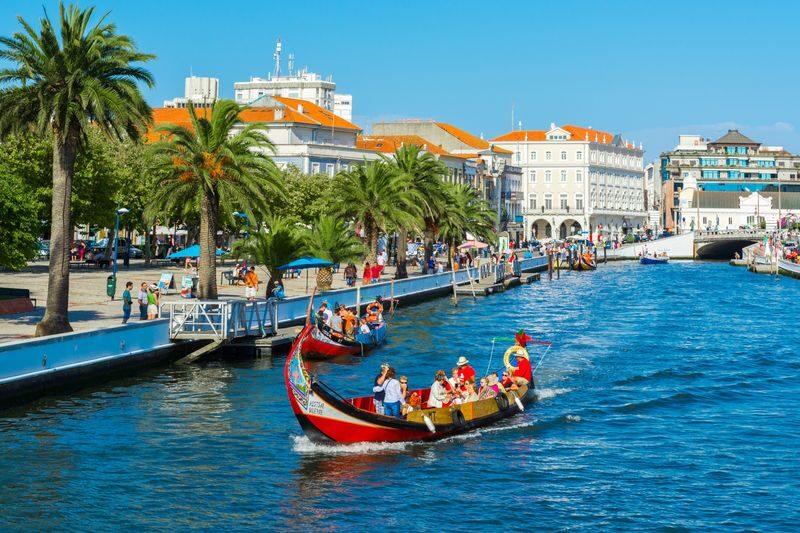 Aveiro Half-Day Tour from Porto with Moliceiro River Cruise - Arriving in Aveiro