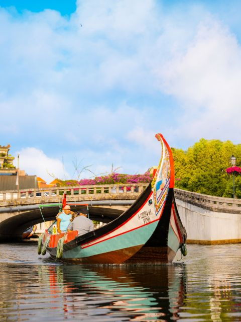 Aveiro: Scenic Guided Boat Tour - Experience
