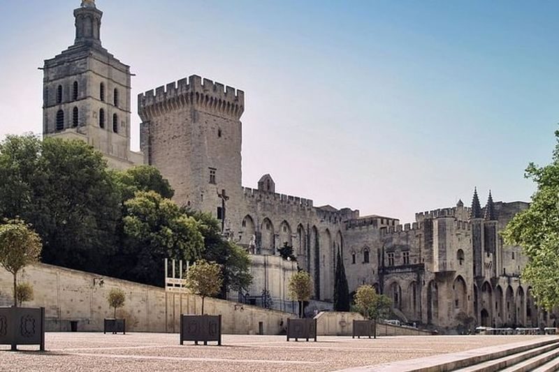 Avignon and Popes Palace Walking Tour - Starting in Avignon’s old center
