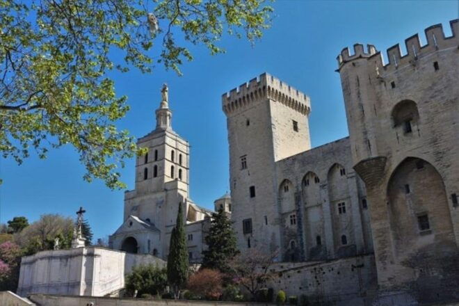 Avignon: Around The Palace Tour - Meeting Point