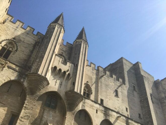 Avignon: Emblematic Squares Tour - Language Options