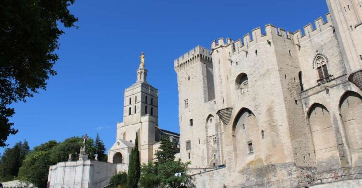 Avignon: Historic District Guided Food & Wine Walking Tour - Overview of Avignons Historic District