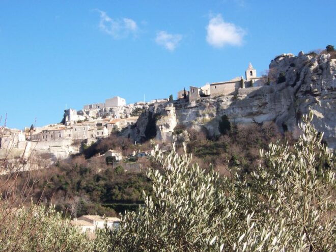 Avignon: Pont Du Gard, Saint Remy and Les Baux Half-Day Tour - Important Information for Participants