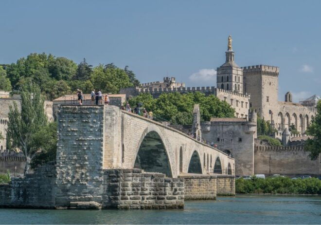 Avignon Scavenger Hunt and Sights Self-Guided Tour - Full Description