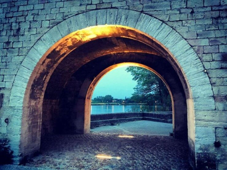 Avignon: The Night Owl Between Past and Present - A Night Owls Journey Through Time