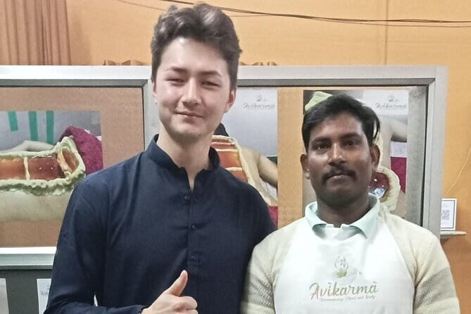 Avikarma Herbal Body Massage - What to Expect During Your Visit  