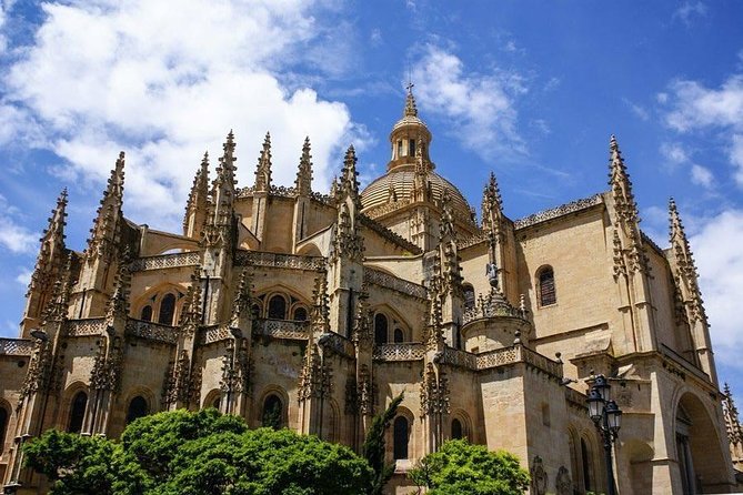 Avila and Segovia Tour With Monuments and Gastronomic Lunch From Madrid - Meeting and Pickup Information