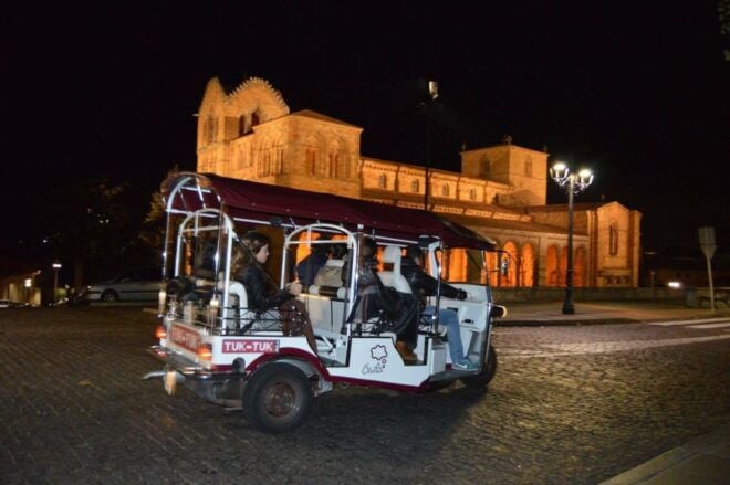 Avila: Guided City Tour in Tuk Tuk - Selecting Participants and Date