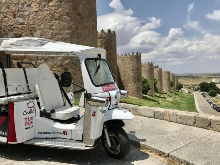 Ávila: Hop-on Hop-off Tuk Tuk Tour - Tour Highlights and Overview
