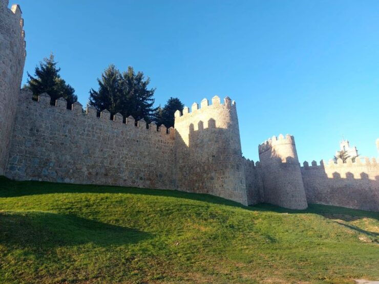Avila. Visit the Historic Quarter and Walls - Tour Details