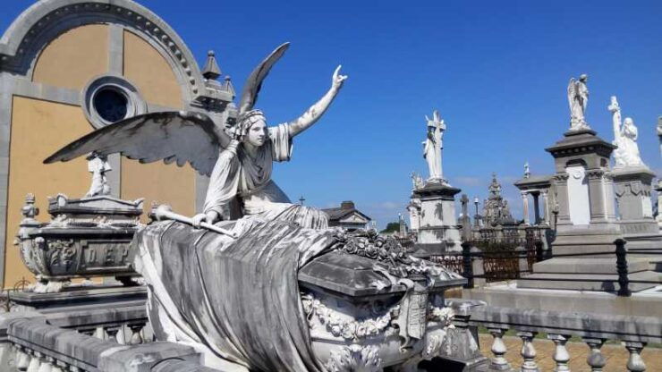 Avilés: Guided Tour of the La Carriona Cemetery - Architectural and Artistic Features