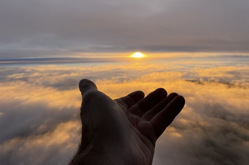 Avon Valley Hot Air Balloon Flight in Perth includes breakfast - Landing means rolling up your sleeves