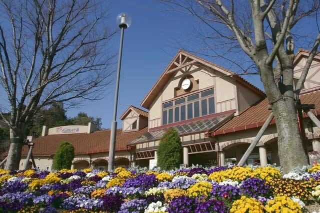 Awaji Farm Park England Hill Admission Ticket in Hyogo - At a glance: animals, gardens, and add-on activities