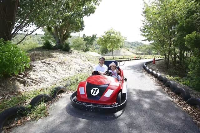 Awaji Farm Park England Hill Admission Ticket in Hyogo - Make room for lunch and a local treat