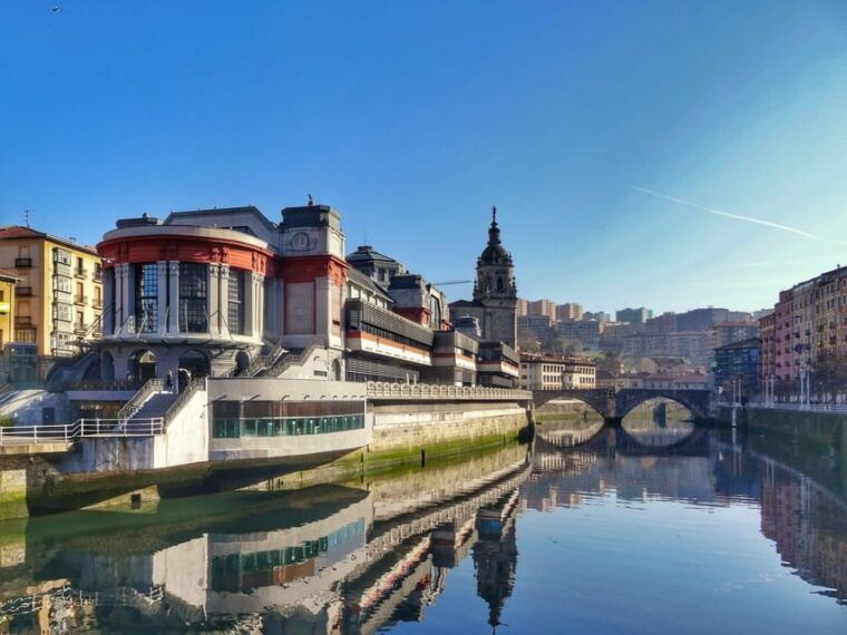 Awesome Bilbao – Private Family Walking Tour - Udaletxeko Zubia