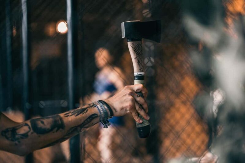 AXE THROWING & ENJOYING DRINKS IN COLOGNE'S FIRST AXE THROWING BAR - The Sum Up