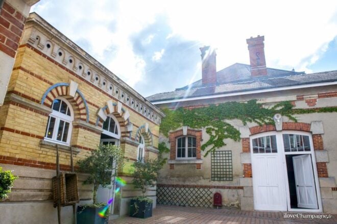 Aÿ-Champagne: Champagne House Tour and Tasting Class - Review Summary