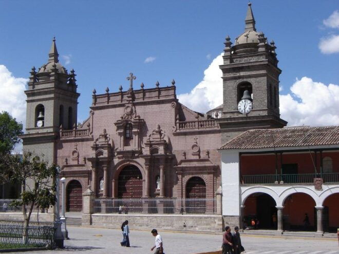 Ayacucho: Colonial Temples | Altarpieces and Architecture | - Cultural Immersion: Ayacucho Experience