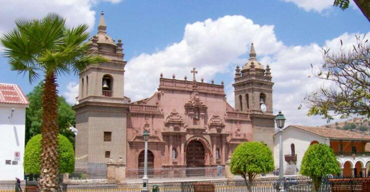 Ayacucho: Colonial Temples Altarpieces and Architecture - Temple of Santo Domingo