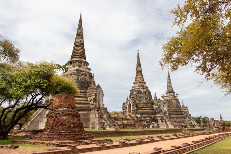 Ayutthaya and Amphawa One Day Private Tour - The price and what it covers