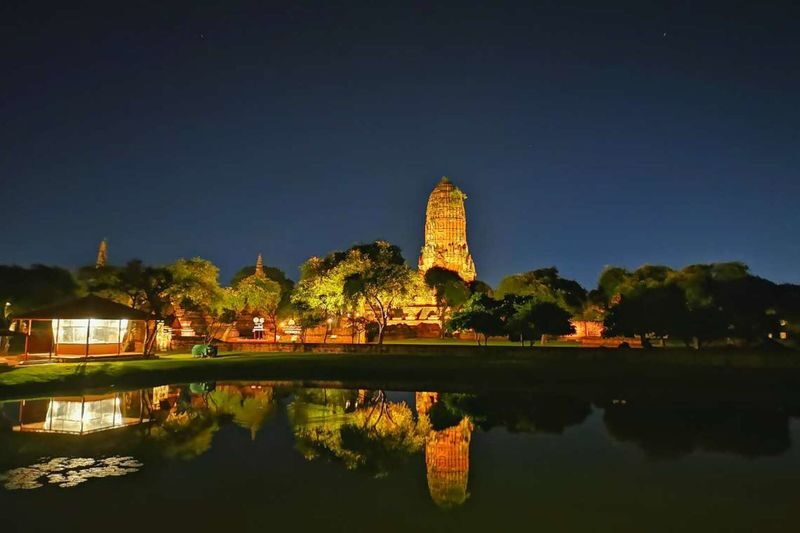 Ayutthaya Half-Day World Heritage Tour + Impressive Ruins Light-Up Viewing (Departing from Bangkok / Japanese Guide Included) (E3) - Wat Phra Si Sanphet: three royal stupas