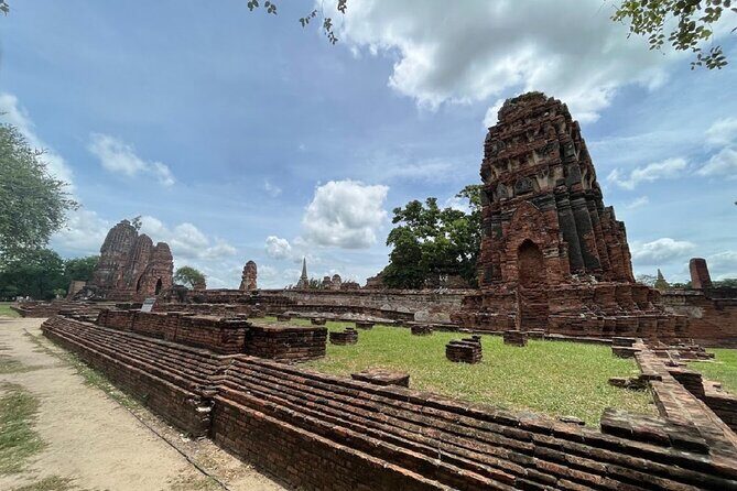 Ayutthaya Historial Park Full Day Bus Tour from Bangkok - Who Should Consider This Tour?