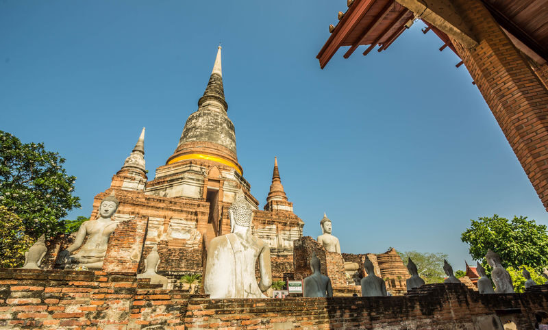 Ayutthaya Must-Visit Tour: Summer Palace, Floating Market & Temples - Wat Chaiwatthanaram: riverside ruins and costume photos