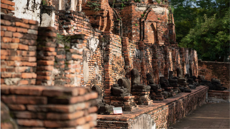Ayutthaya Must-Visit Tour: Summer Palace, Temples Full Day - Wat Phra Mahathat: the Buddha head in the roots
