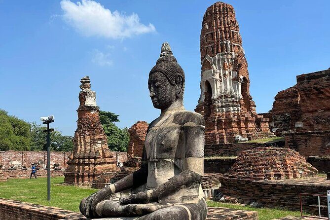 Ayutthaya World Heritage Temples Day Tour From Bangkok - First Stop: Wat Chaiwatthanaram