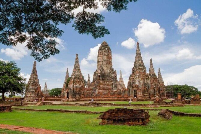 Ayutthaya World Heritage Temples Day Tour From Bangkok - Final Stop: Wat Mahathat