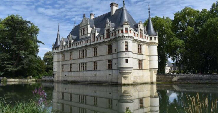 Azay-Le-Rideau Castle: Private Guided Tour With Ticket - Good To Know