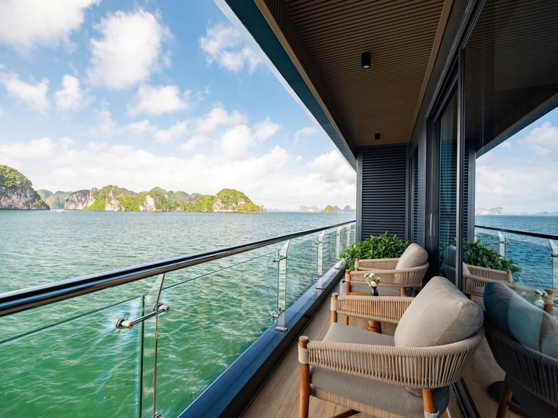 Azura 2D1N Luxury Cruise: Ha Long Bay & Lan Ha Bay Tour - Day two: Tai Chi and Dark and Bright Cave