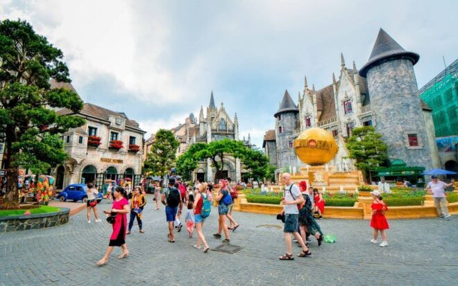 Bà Nà Hills and Golden Bridge: Tour From Hoi an and Danang - Visiting Linh Chua Linh Tu Temple