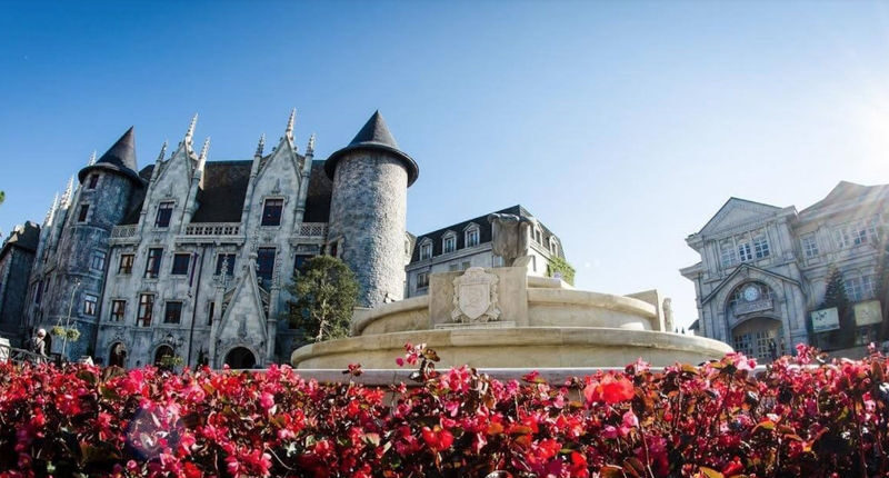 Ba Na Hills Day Trip from Da Nang with Chinese-Speaking Guide - Golden Bridge: the famous walk, and the weather gamble