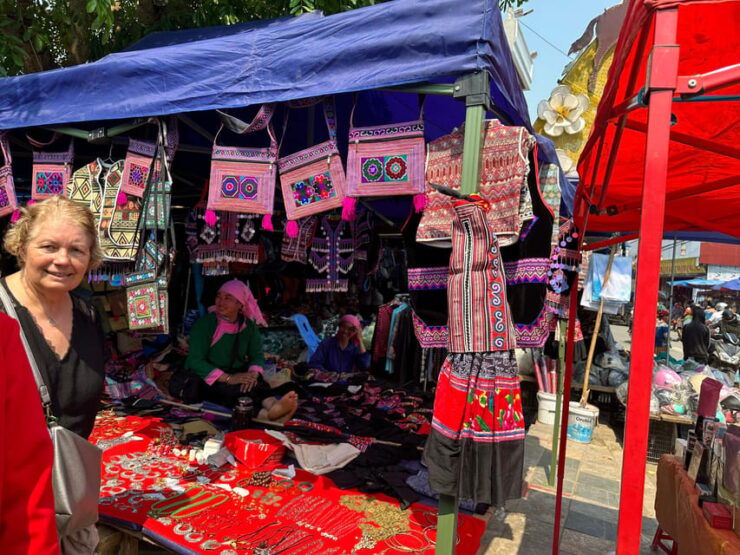 Bac Ha Sun Day Market Group Tour - Detailed Itinerary