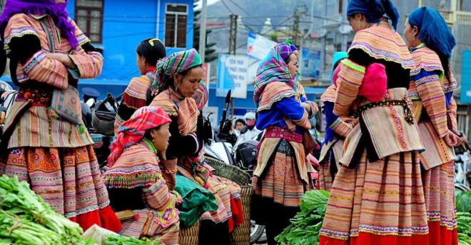 Bac Ha Sun Day Market Group Tour - Market Experience