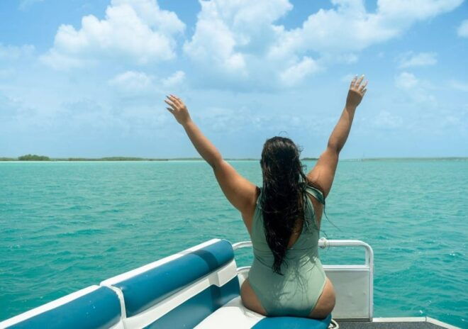 Bacalar: Pontoon Ride, Cenote Azul, Lunch and Transportation - Included Services