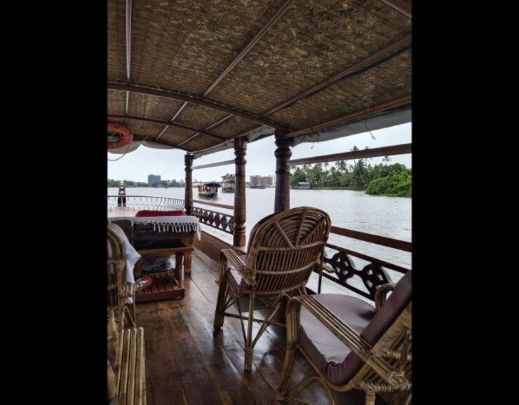 Backwater Cruise, Cloth Weaving, Coir Spinning, Kerala Lunch - Serene Gondola Boat Ride