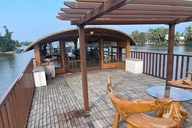 Backwaters Bliss: Cochin to Alleppey Escape - An In-Depth Look at the Backwaters Bliss Tour