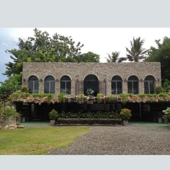 Bacolod City Tour - Sampling Local Flavors at Manokan Country